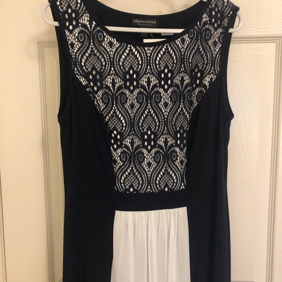 Blue and white maxi dress with lace front - Picture 2 of 5